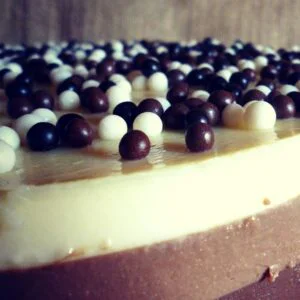 Bolas envueltas de chocolate con leche y un interior de cereal en paquete de 2,5Kg