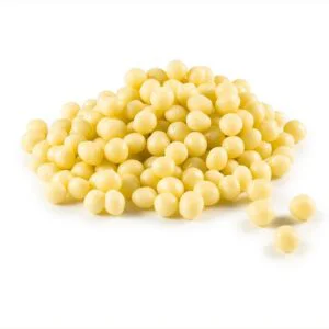 bolas de chocolate blanco con un interior de arroz y cereal. en paquete de 2,5 Kg