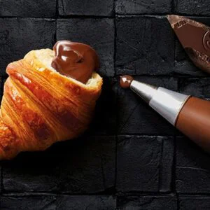 Bote de 5Kg de crema de chocolate negro de la marca Callebaut