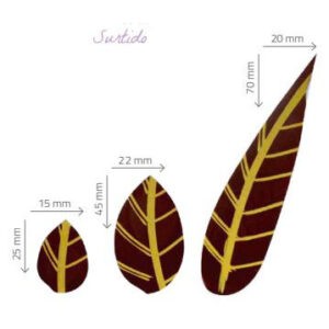 Variedad de tres hojas de chocolate negro 62% y un toque dorado de tres tamaños diferentes